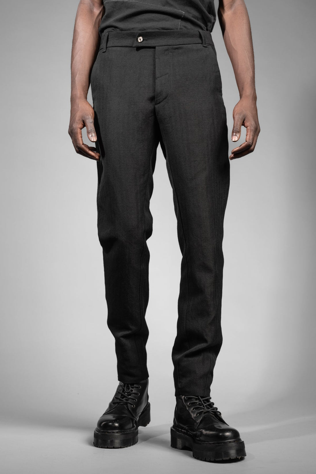 eigensinnig wien | Egger | Schwarze Designer Herren Streifen-Hose aus japanischem Wolle-Leinen-Mix
