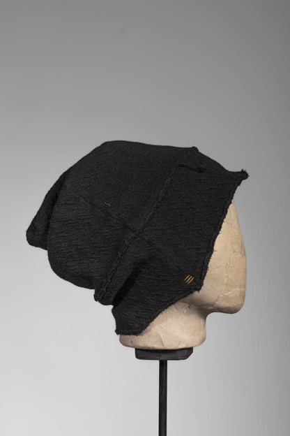 eigensinnig wien | Ehrenfels | Schwarzer Designer Long-Beanie aus Merinowolle