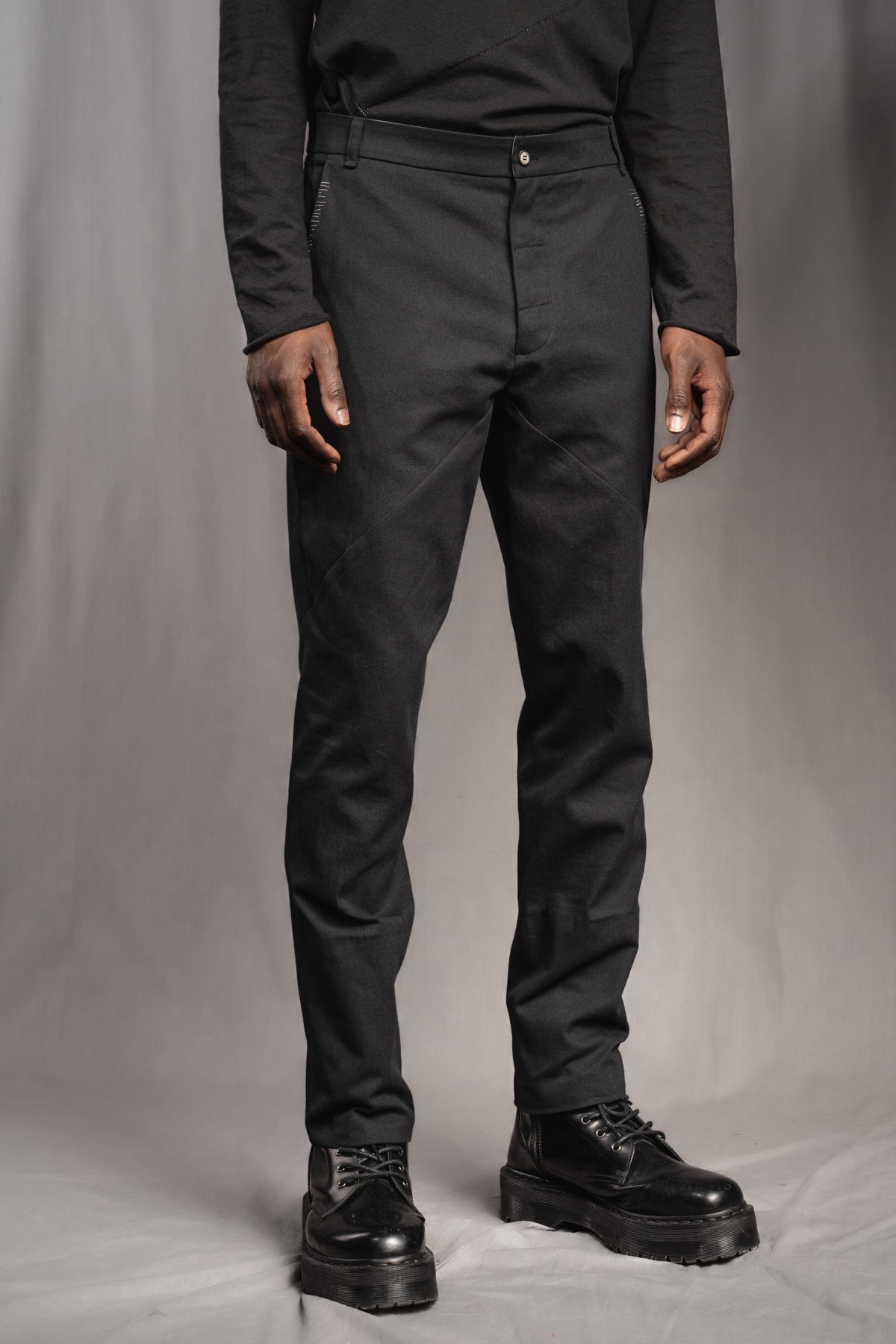 eigensinnig wien | Eisler | Extravagante, schwarze Herren Slim-Fit Designerhose aus leichter Baumwolle