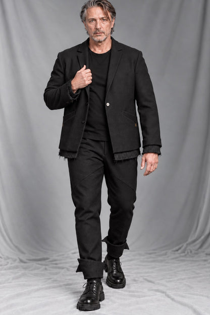 eigensinnig wien | EisVin | Außergewöhnlicher schwarzer Designer-Anzug für Herren mit Slim-Fit Hose aus italienischer Luxuswolle