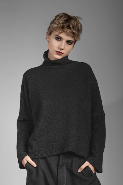 eigensinnig wien | Estella | Oversize Rollkragen-Pullover aus Merinowolle für Damen in Schwarz