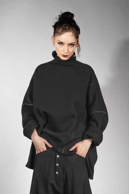 eigensinnig wien | Estella | Weiter Woll-Pullover mit Rollkragen für Damen in Schwarz