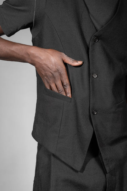 eigensinnig wien | Fink | Schwarze Designer Anzug-Weste für Herren aus japanischer Wolle