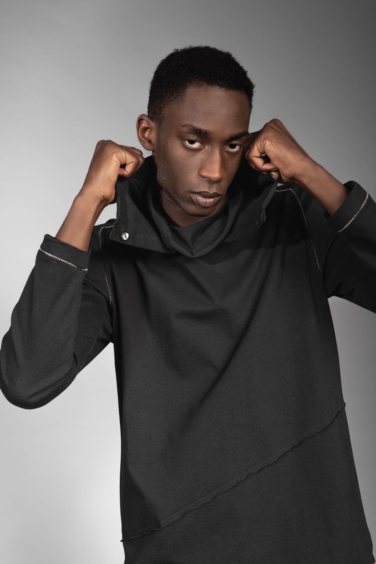 eigensinnig wien | Flaubert | Leichter, schwarzer Baumwoll-Strickpullover mit ungewöhnlichem Schalkragen