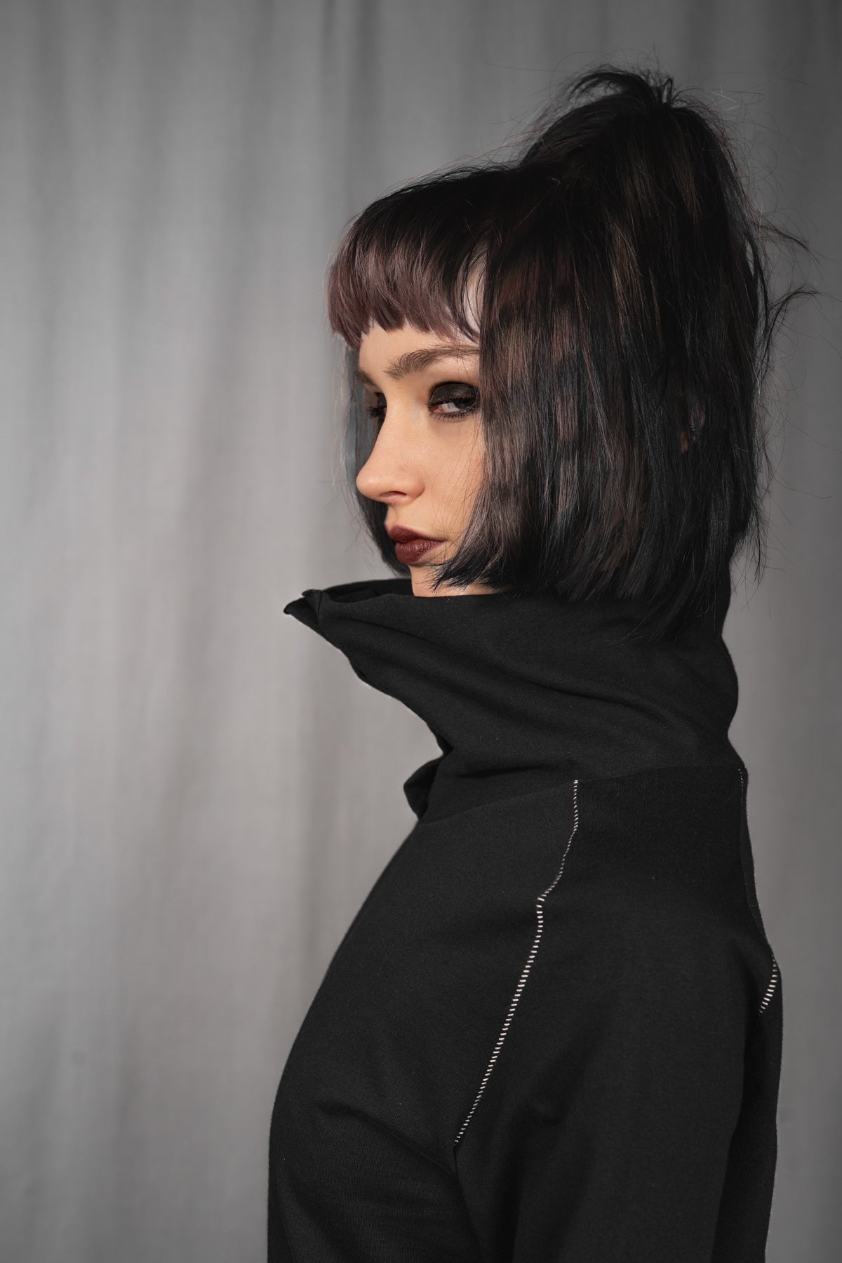 eigensinnig wien | Flaubert | Leichter, schwarzer Baumwoll-Strickpullover mit ungewöhnlichem Schalkragen