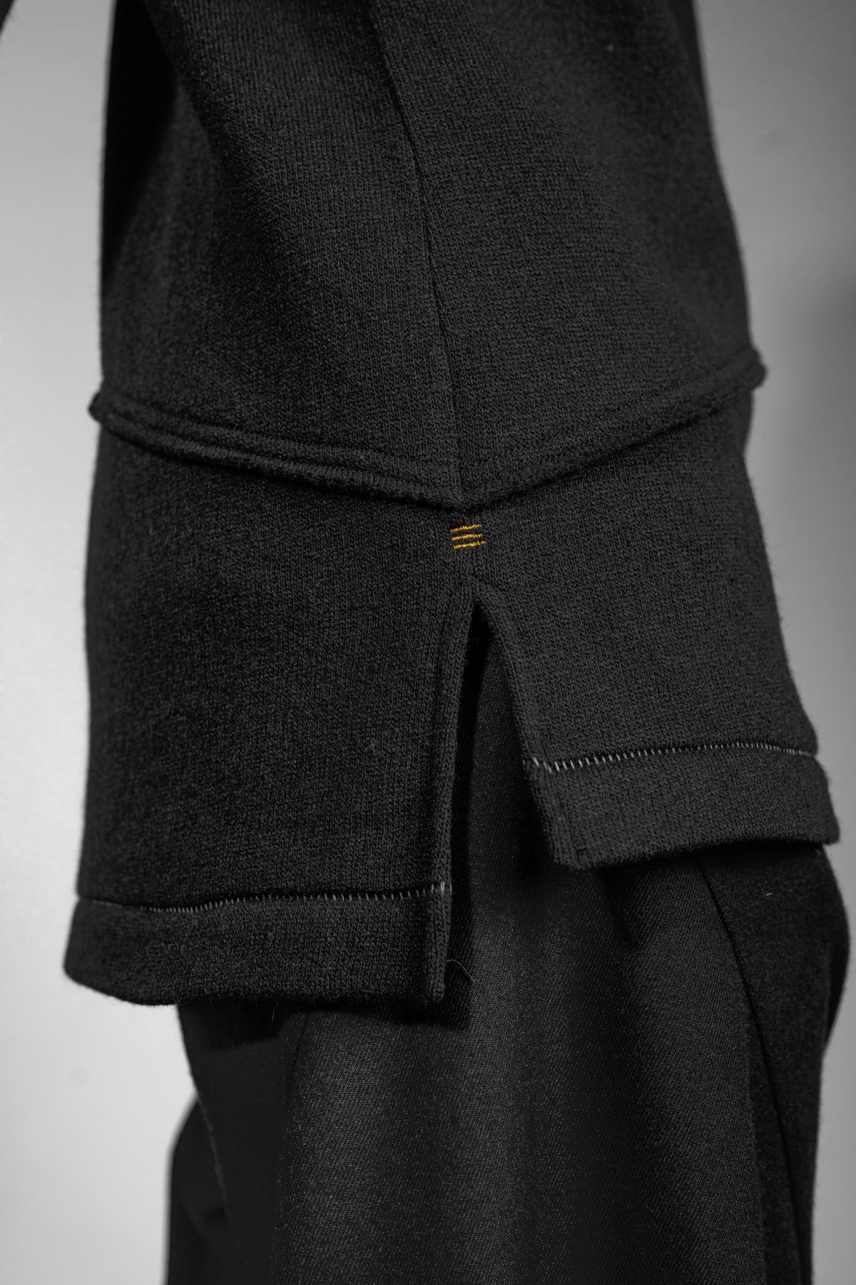 eigensinnig wien | Flaubert | Schwarzer Woll-Strickpullover mit ungewöhnlichem Schalkragen