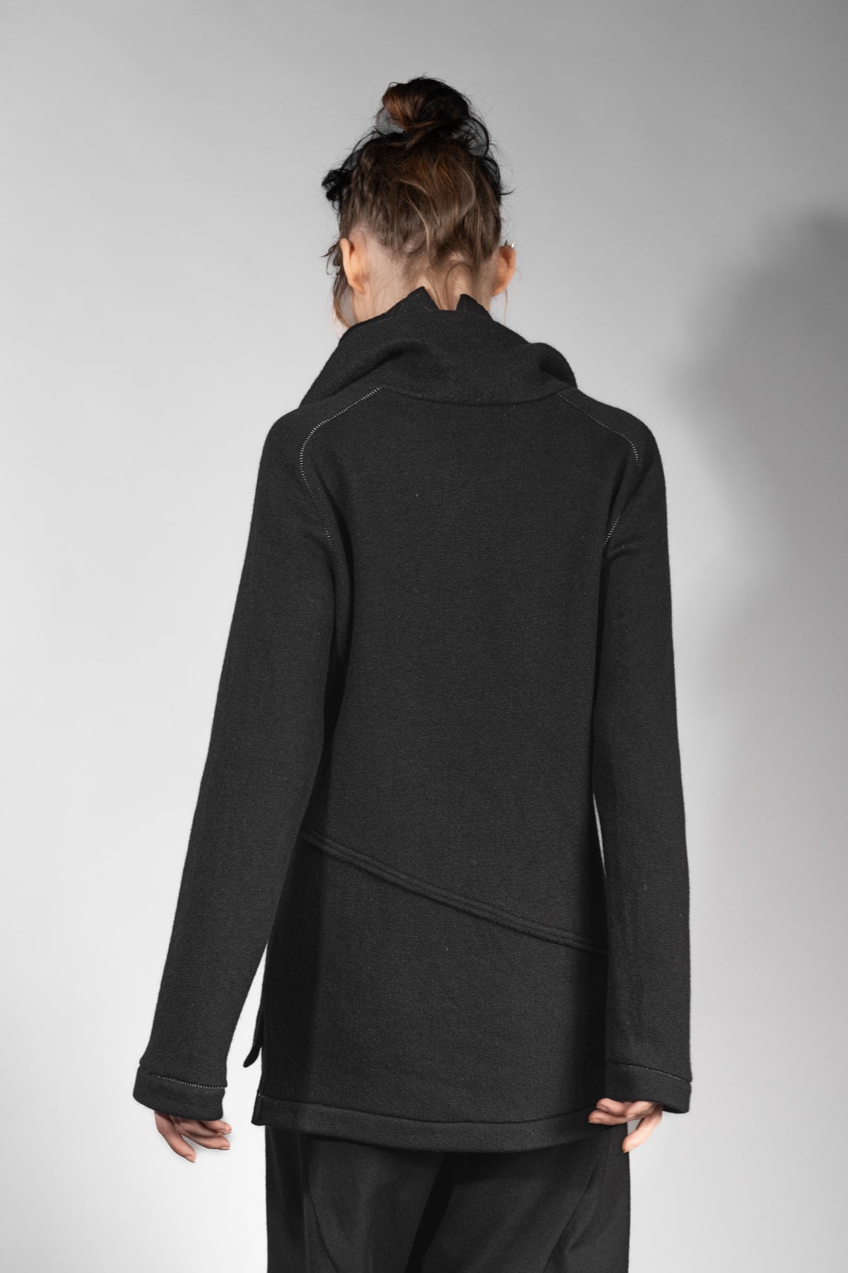 eigensinnig wien | Flaubert | Schwarzer Woll-Strickpullover mit ungewöhnlichem Schalkragen