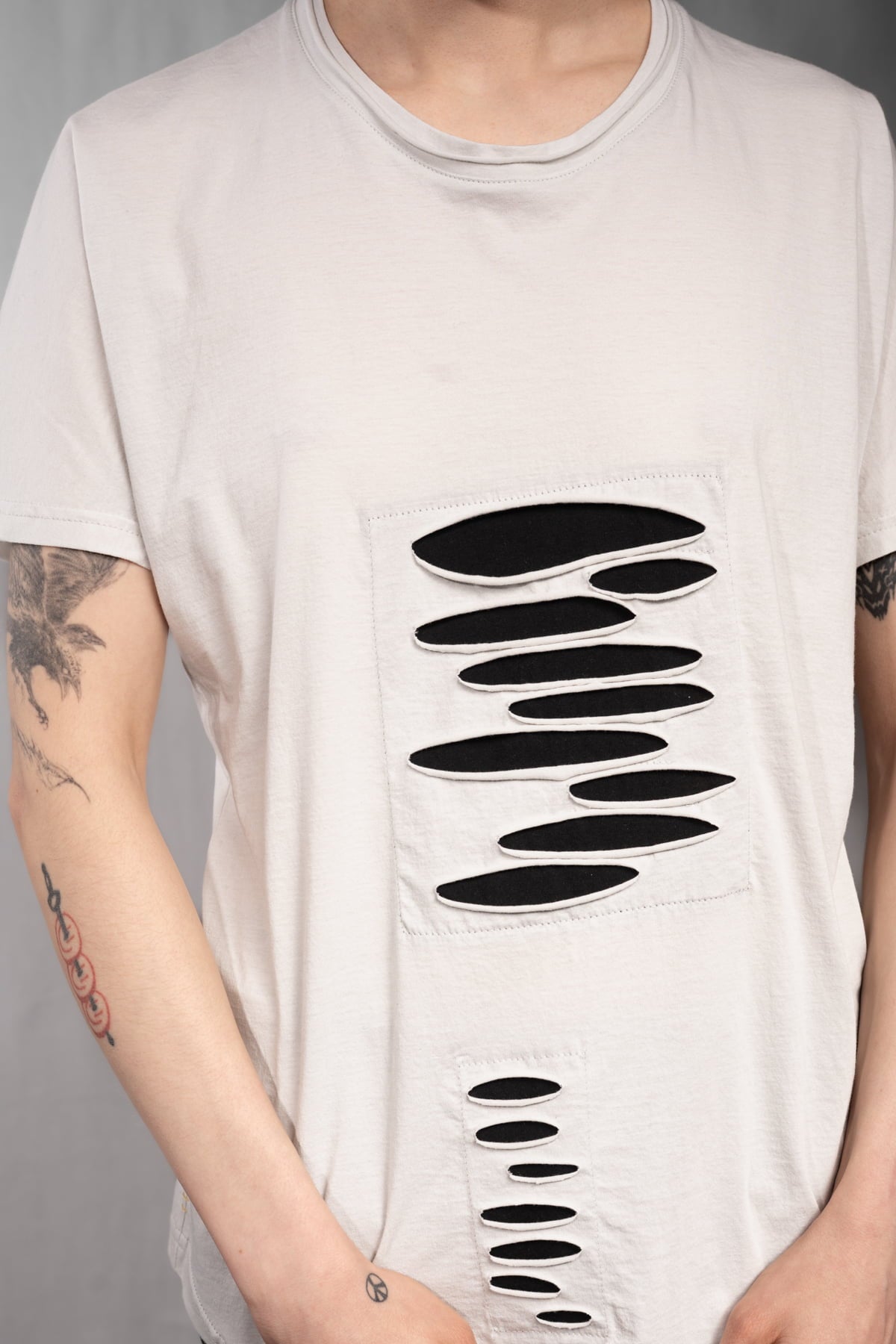 eigensinnig wien | Fontana | Unkonventionelles Baumwoll-T-Shirt mit avantgardistischer Formgebung