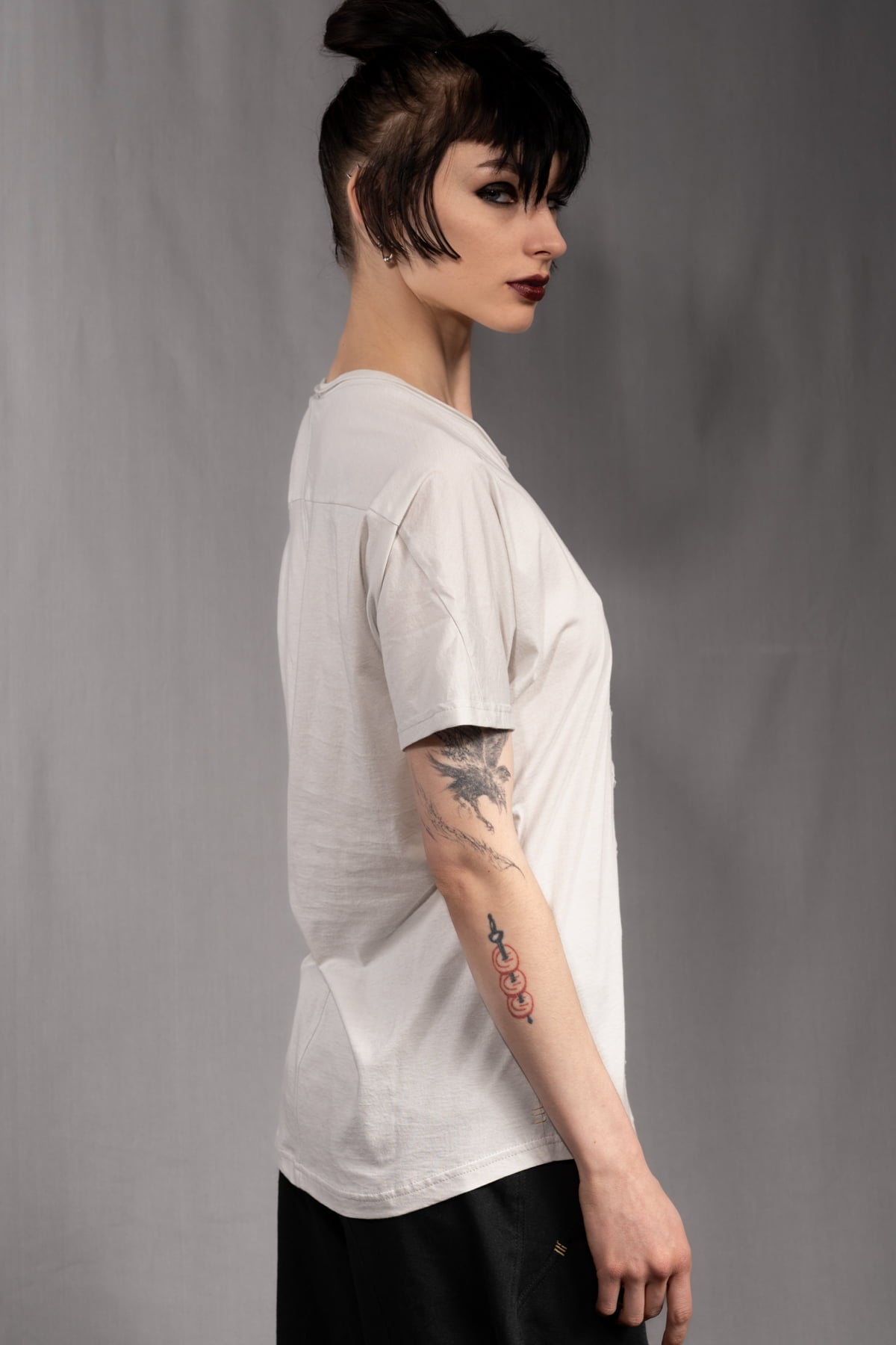 eigensinnig wien | Fontana | Unkonventionelles Baumwoll-T-Shirt mit avantgardistischer Formgebung