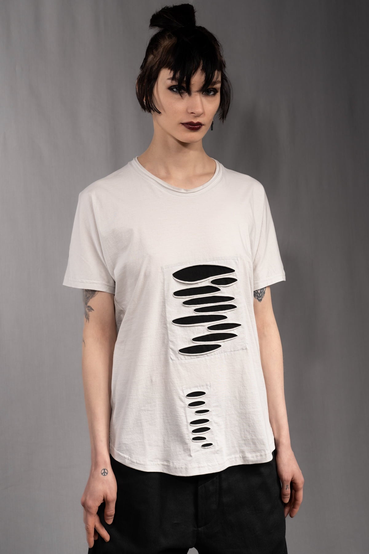 eigensinnig wien | Fontana | Unkonventionelles Baumwoll-T-Shirt mit avantgardistischer Formgebung