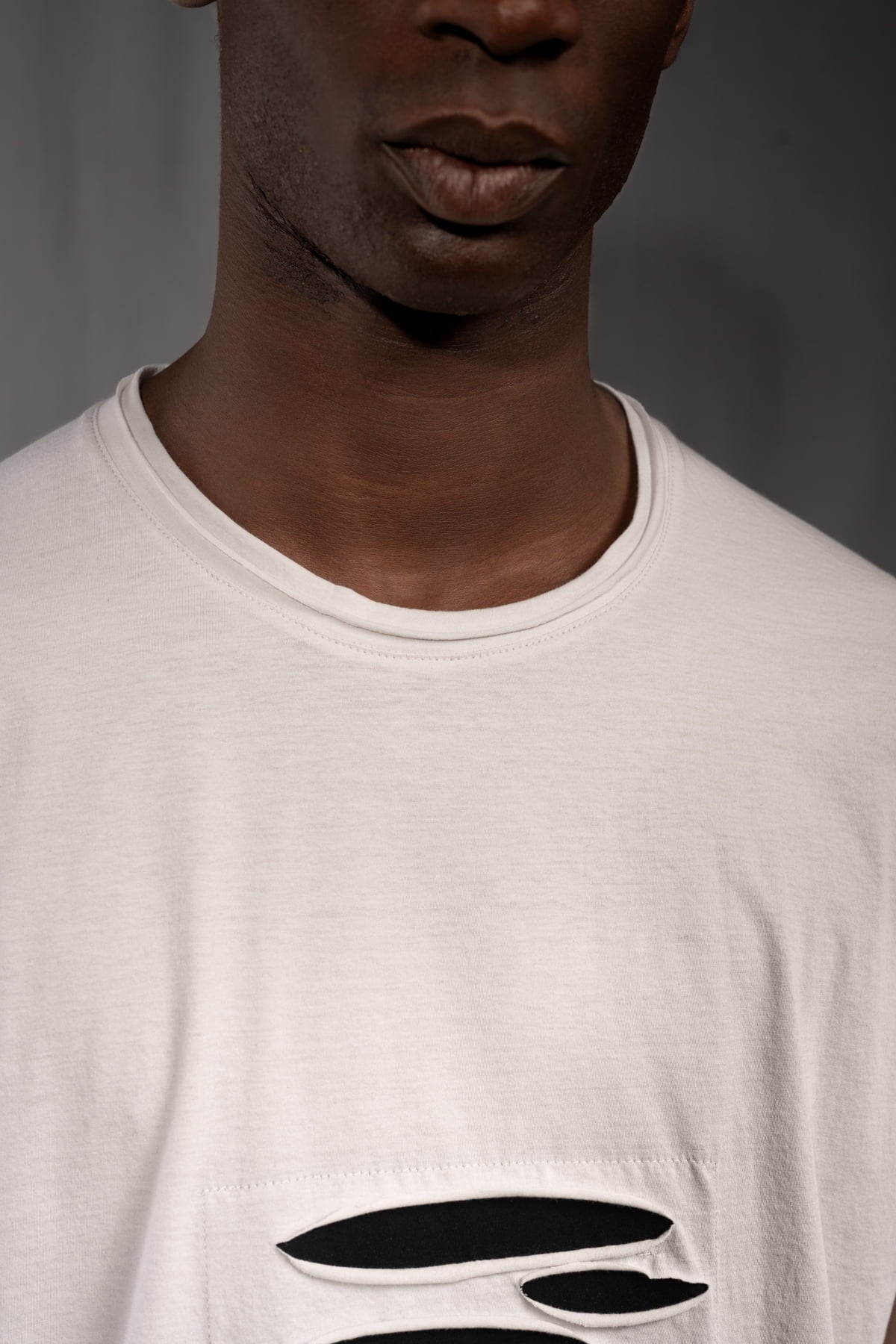 eigensinnig wien | Fontana | Unkonventionelles Baumwoll-T-Shirt mit avantgardistischer Formgebung