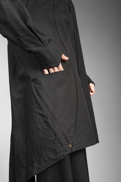 eigensinnig wien | Foucault | Schwarzes Designes Mantelkleid aus exklusivem Seide-Wolle-Material