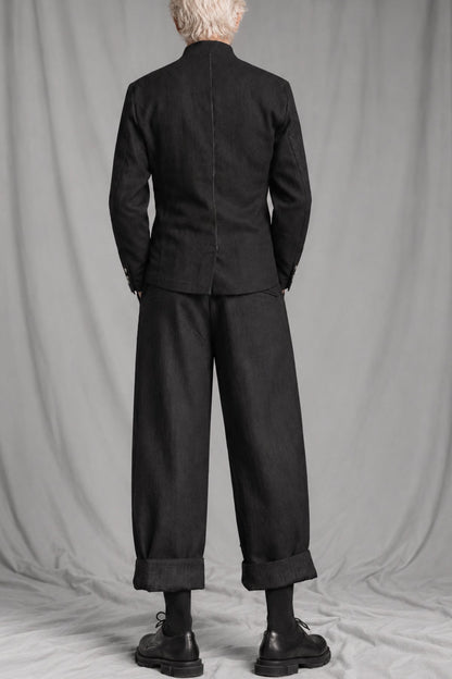 eigensinnig wien | FraMis | Nonkonformistischer Herren-Wollanzug mit Mao-Kragen-Sakko und Bundfaltenhose