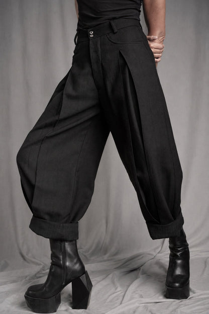 eigensinnig wien | Fratschlerin | Schwarze Designerhose mit doppelten Bundfalten aus reiner italienischer Schurwolle