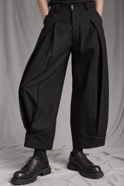 eigensinnig wien | Fratschlerin | Schwarze Designerhose mit doppelten Bundfalten aus reiner italienischer Schurwolle