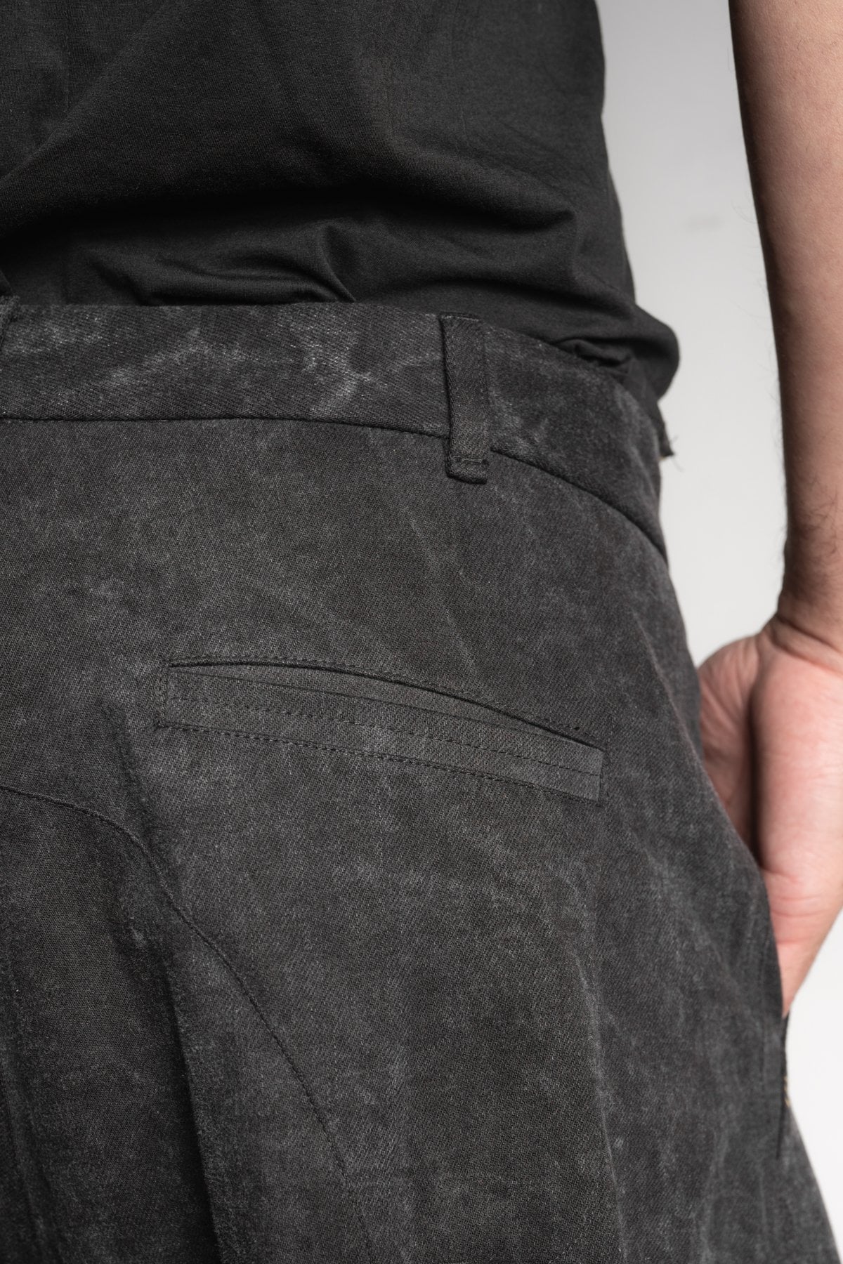 eigensinnig wien | Gassenhauer | Avantgardistische Designer Baggy Jeans aus Baumwolle in Dirty Grey