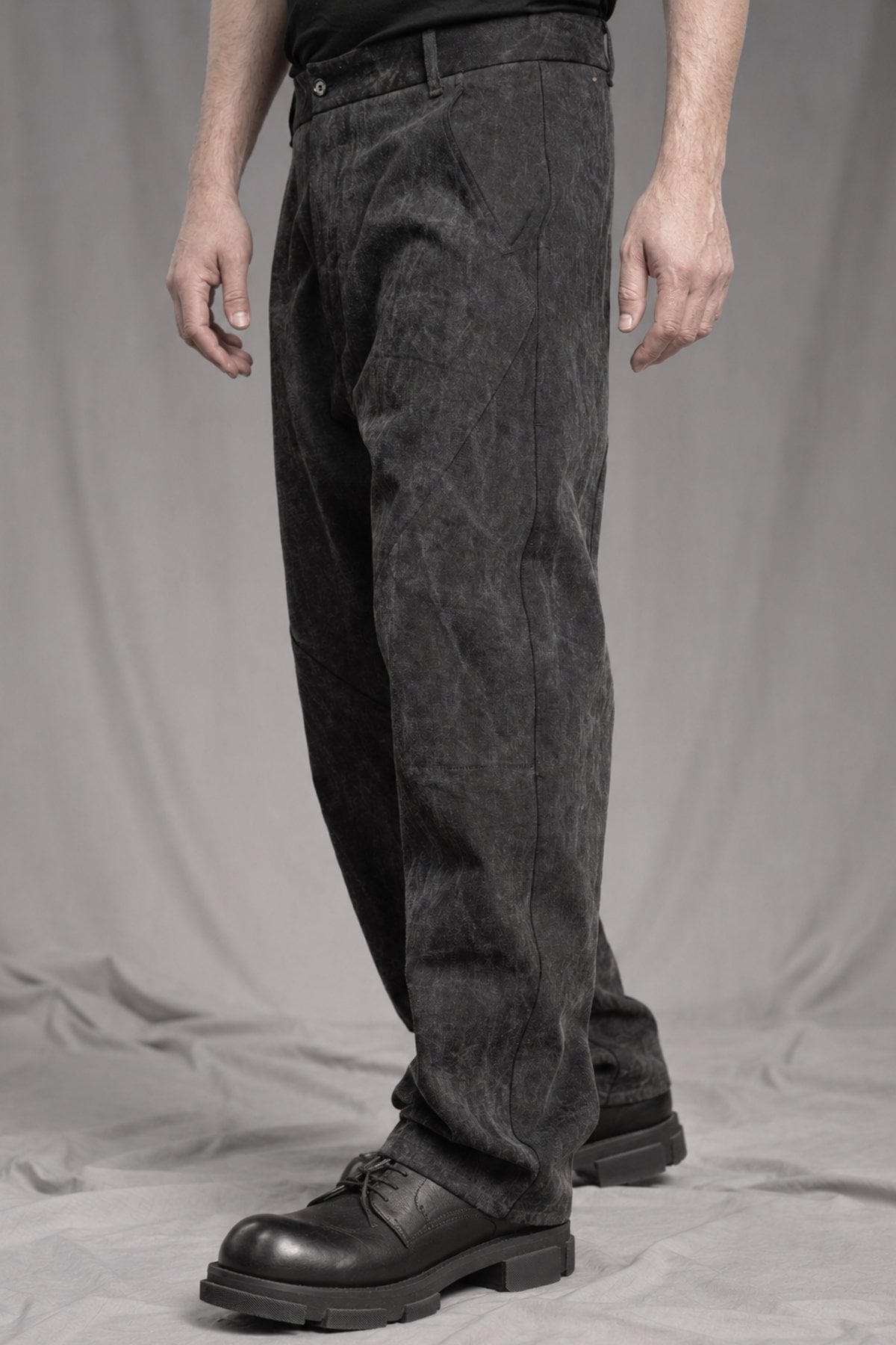 eigensinnig wien | Gassenhauer | Avantgardistische Designer Baggy Jeans aus Baumwolle in Dirty Grey