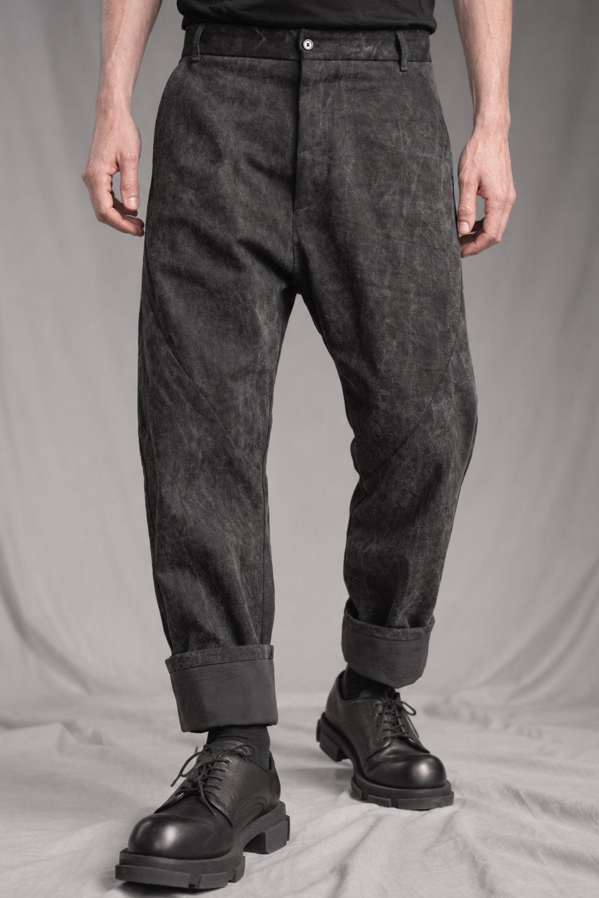 eigensinnig wien | Gassenhauer | Avantgardistische Designer Baggy Jeans aus Baumwolle in Dirty Grey
