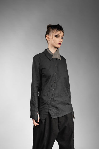eigensinnig wien | Grace | Asymmetrische, schwarze Designer Hemdbluse mit abnehmbarer Krawatte für Damen