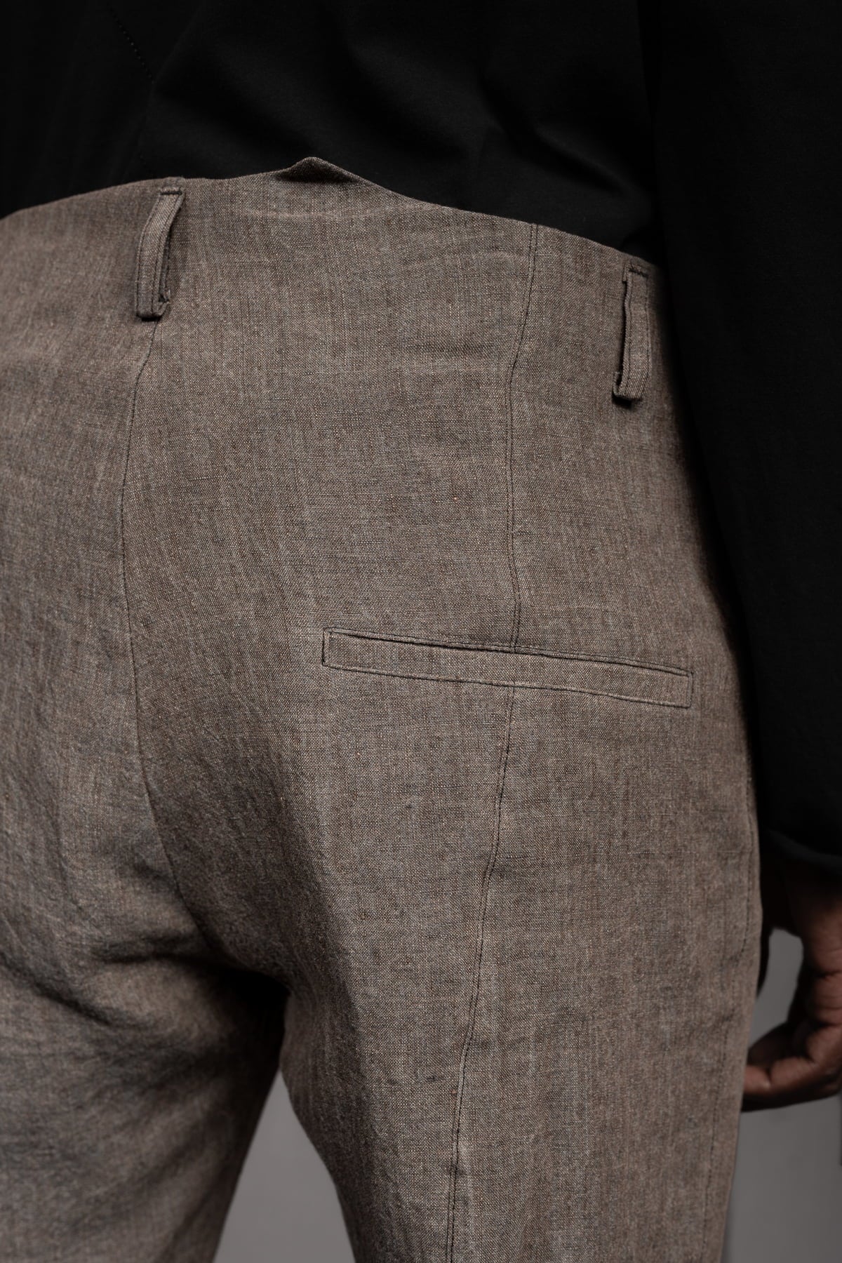 eigensinnig wien | Gropius | Designer Slim-Fit-Chinohose für Herren aus Leinen