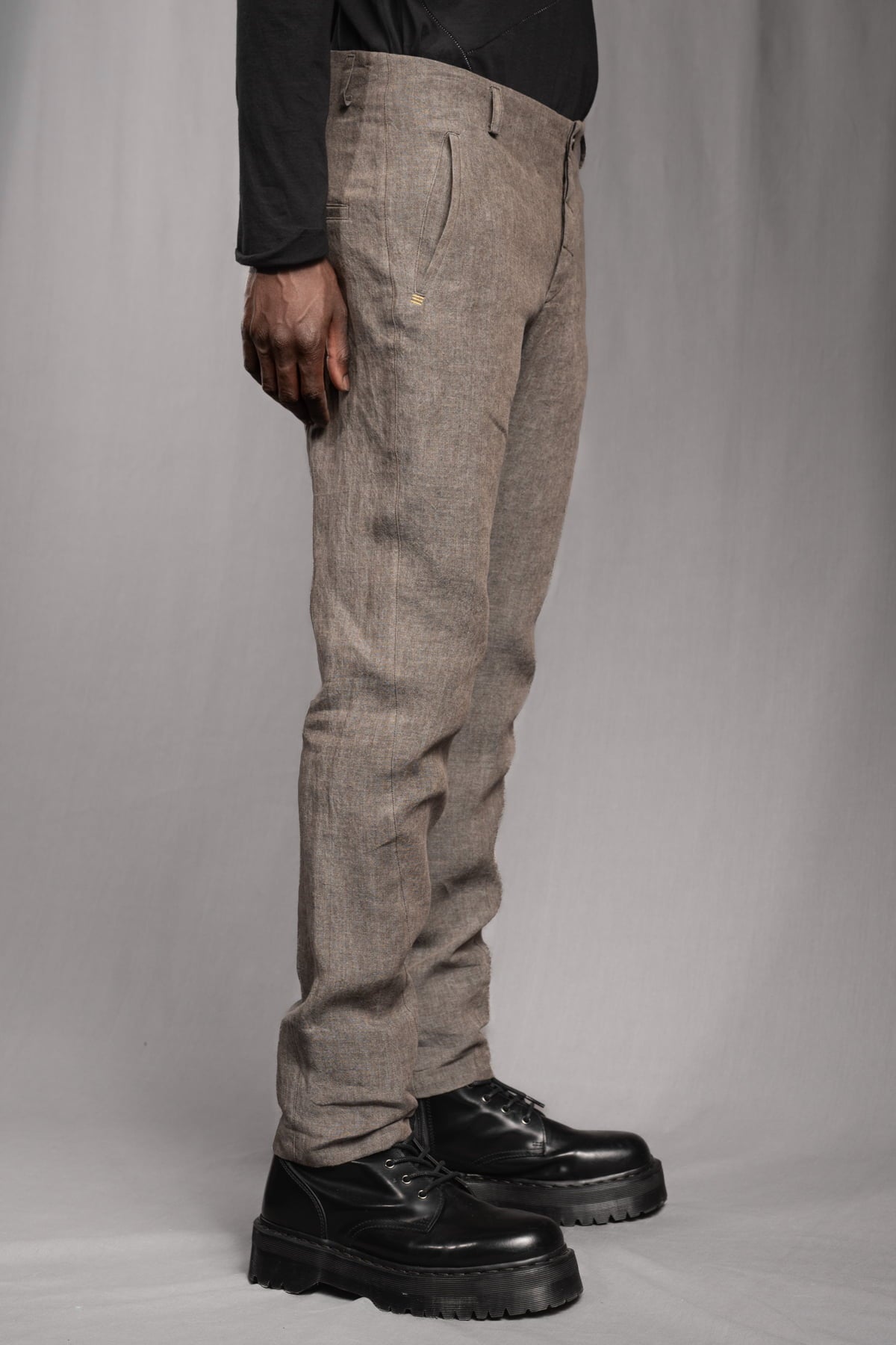 eigensinnig wien | Gropius | Designer Slim-Fit-Chinohose für Herren aus Leinen