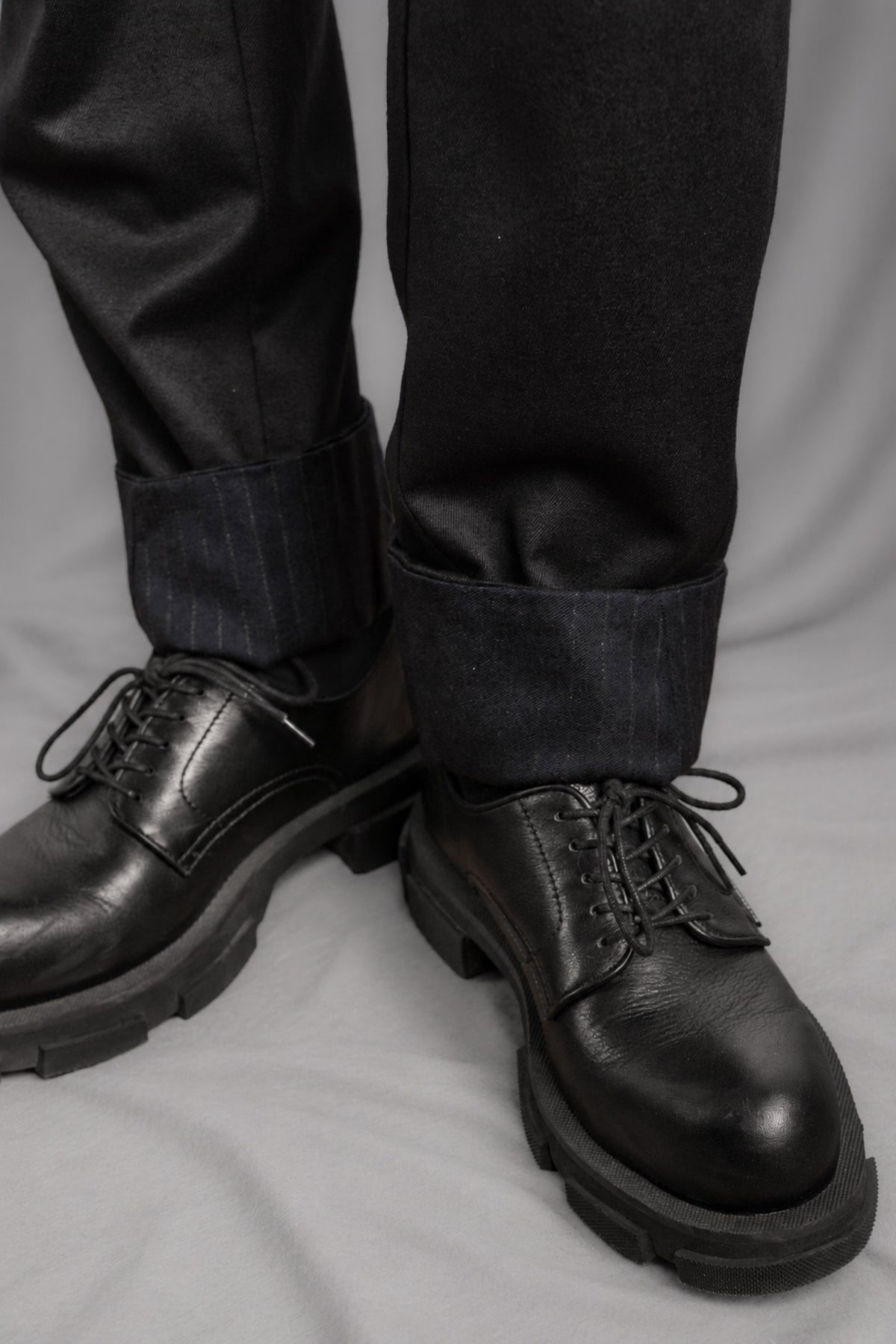 eigensinnig wien | Gropius | Elegante schwarze Anzugshose für Herren in Regular Fit aus hochwertiger Woll-Flanell