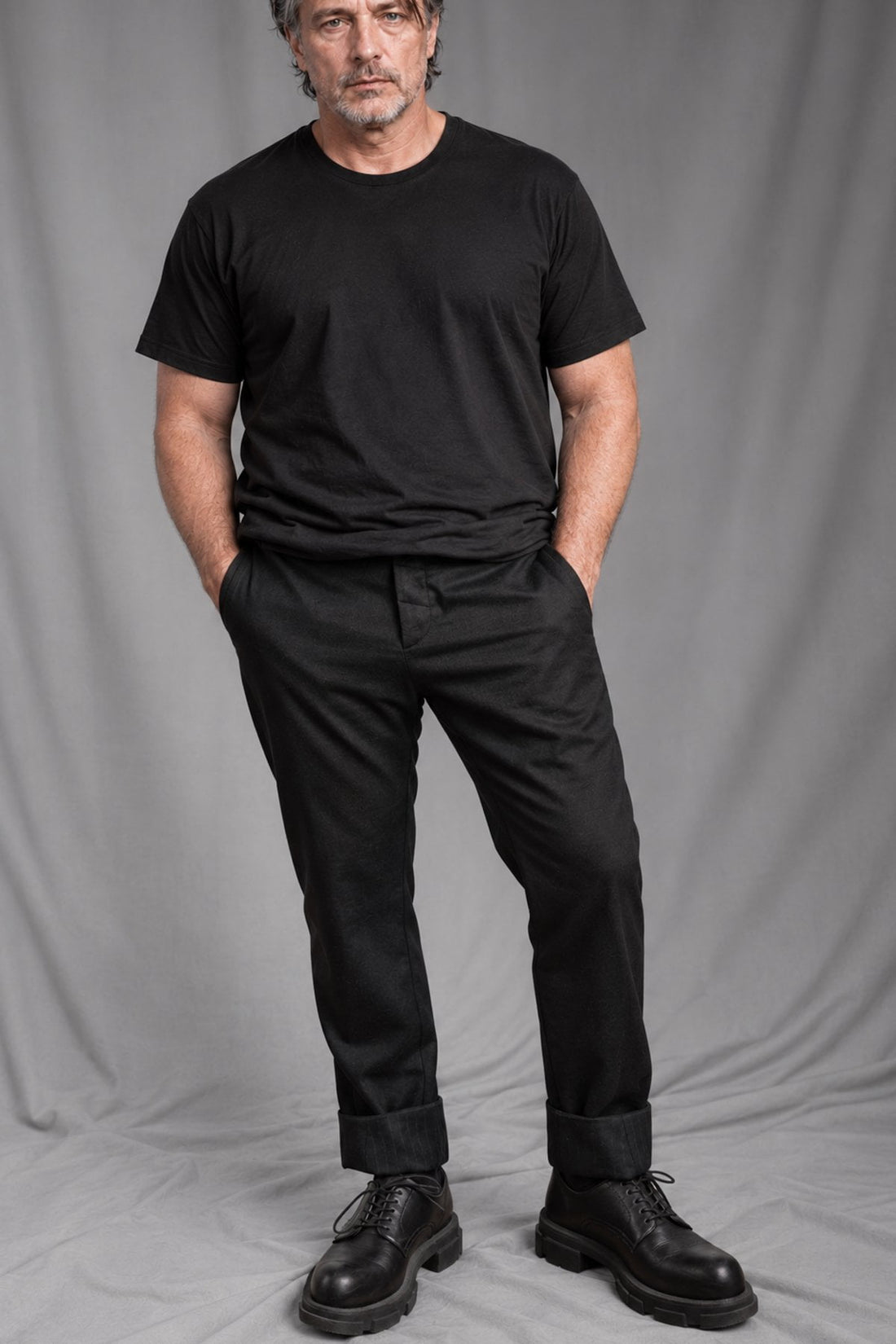eigensinnig wien | Gropius | Elegante schwarze Anzugshose für Herren in Regular Fit aus hochwertiger Woll-Flanell