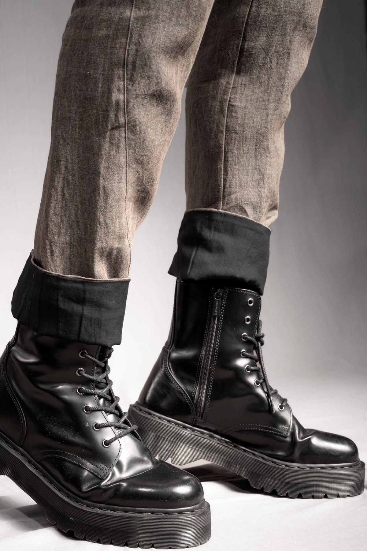 eigensinnig wien | GroPop | Nonkonformistischer Sommeranzug für Herren aus feinem italienischen Leinen