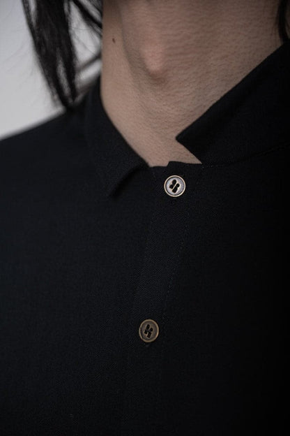 eigensinnig wien | Gruen | Edel und speziell - sommerliches Herrenhemd mit subtilen Details in schwarz