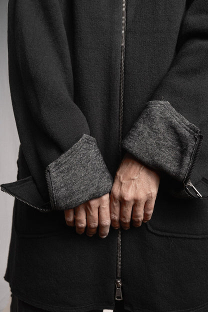 eigensinnig wien | Hades | Schwarzer, hochwertiger Designer-Wollcardigan mit Kapuze im Oversize-Schnitt