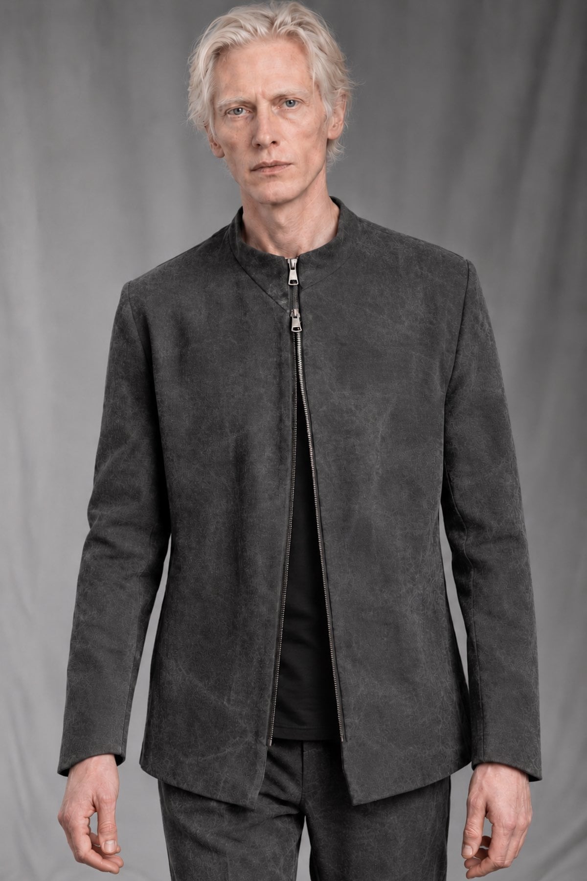 eigensinnig wien | Husserl | Außergewöhnliche Designer-Bikerjacke aus Soft-Touch-Denim in Dirty Grey