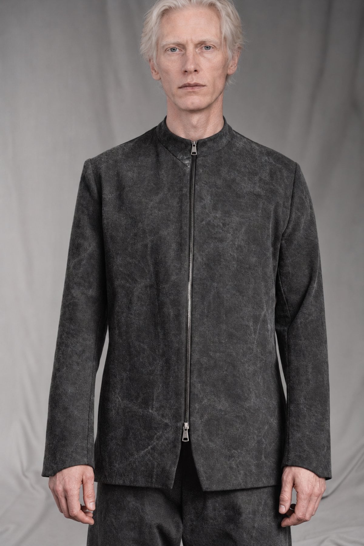 eigensinnig wien | Husserl | Außergewöhnliche Designer-Bikerjacke aus Soft-Touch-Denim in Dirty Grey