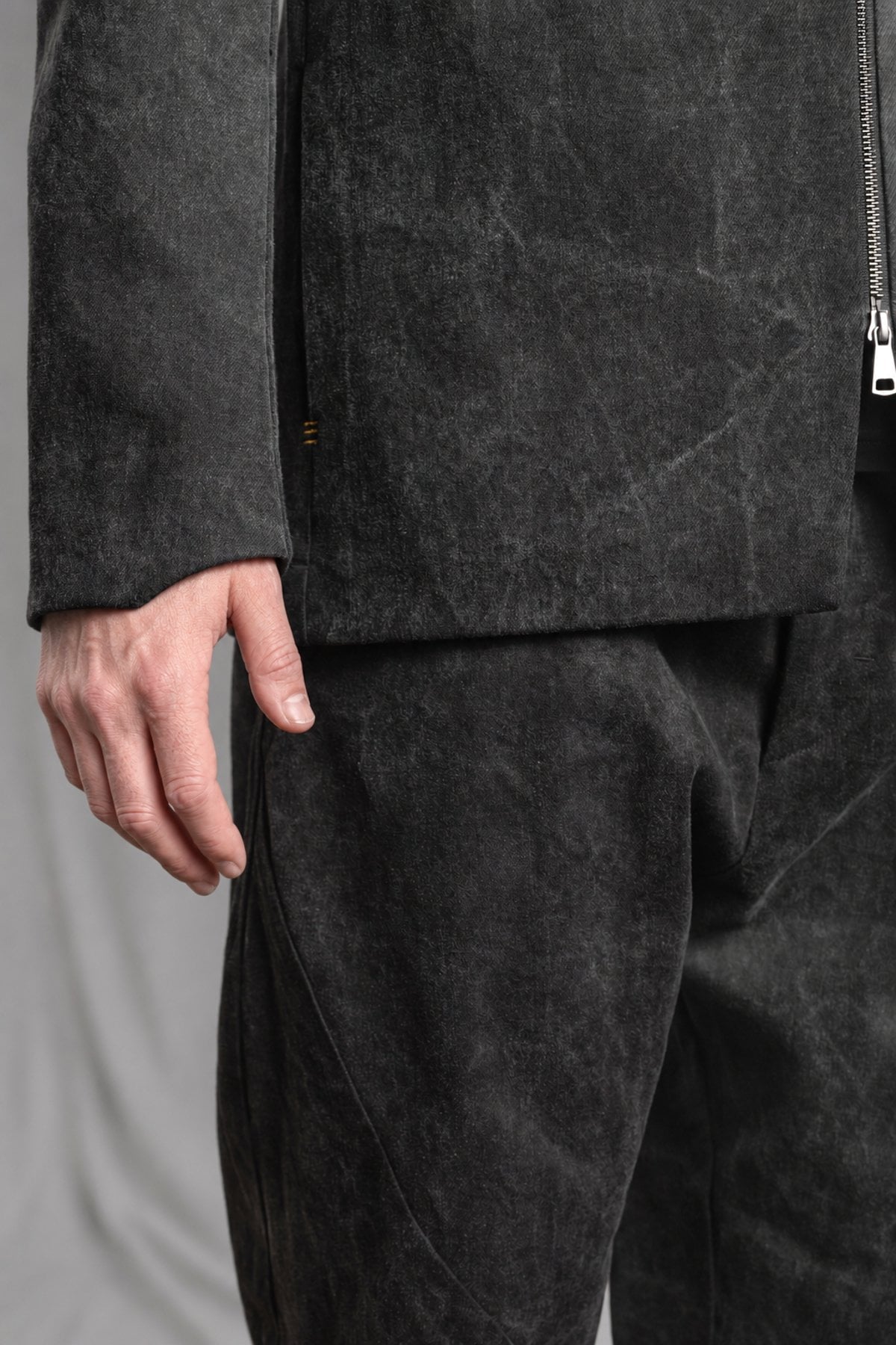 eigensinnig wien | Husserl | Außergewöhnliche Designer-Bikerjacke aus Soft-Touch-Denim in Dirty Grey