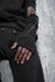 eigensinnig wien | Iris | Schwarze fingerlose Handschuhe aus Wolle für Damen und Herren