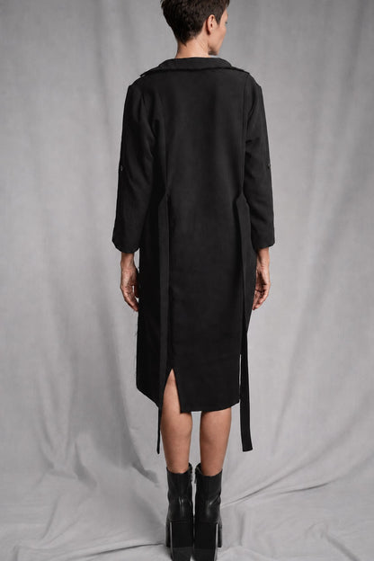 eigensinnig wien | Ivraie | Extravagantes schwarzes Avantgarde-Kleid mit Schal