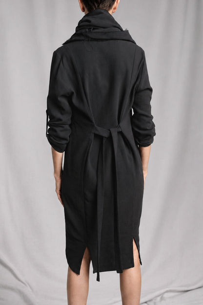 eigensinnig wien | Ivraie | Extravagantes schwarzes Avantgarde-Kleid mit Schal