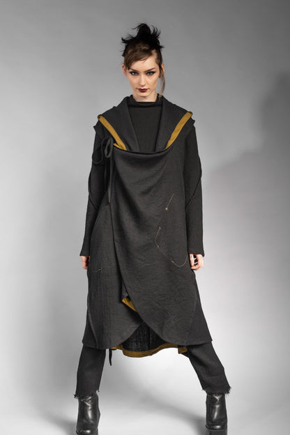 eigensinnig wien | Kalunga | Langer, ärmelloser Cardigan mit Kapuze in Schwarz