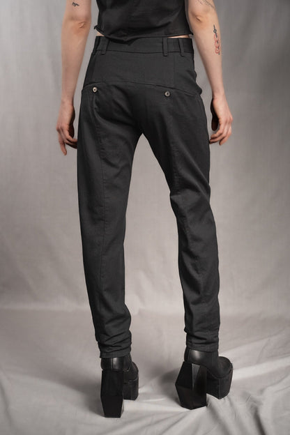 eigensinnig wien | Ki Lil I | Elegante, schwarze Designer Damenhose aus leichter Baumwolle