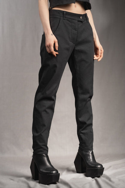 eigensinnig wien | Ki Lil I | Elegante, schwarze Designer Damenhose aus leichter Baumwolle