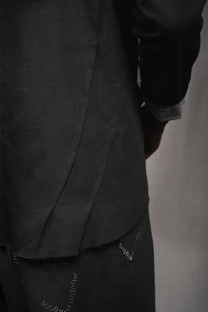 eigensinnig wien | KolKru | Schwarzes Unisex Avantgarde-Ensemble aus Hemdjacke und Drop-Crotch-Hose