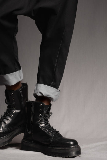 eigensinnig wien | KolKru | Schwarzes Unisex Avantgarde-Ensemble aus Hemdjacke und Drop-Crotch-Hose