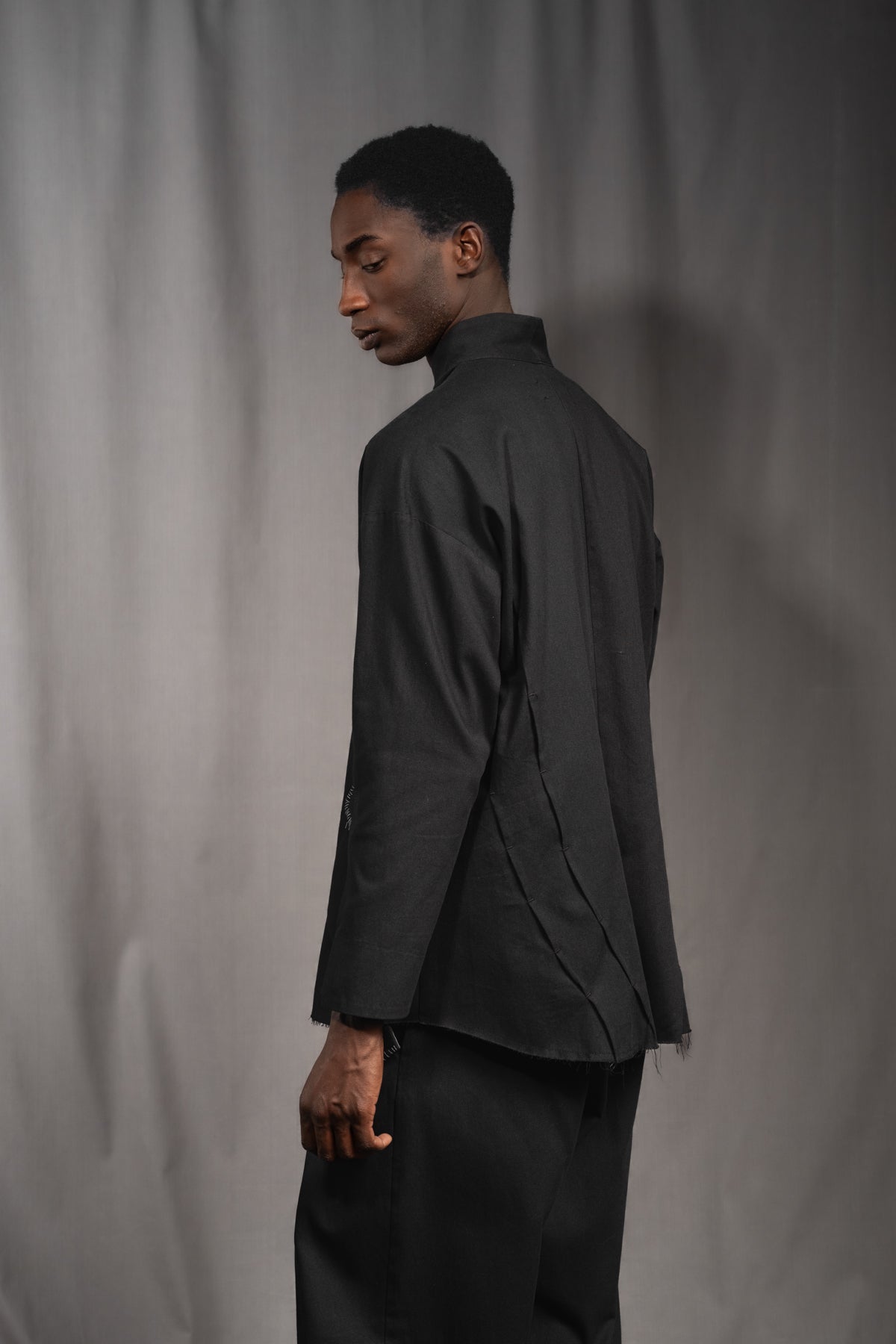 eigensinnig wien | Koloman | Schwarze, leichte Designer Hemdjacke aus Baumwolle