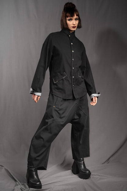 eigensinnig wien | KolTua | Oversize Designeranzug aus leichter Baumwolle in Schwarz