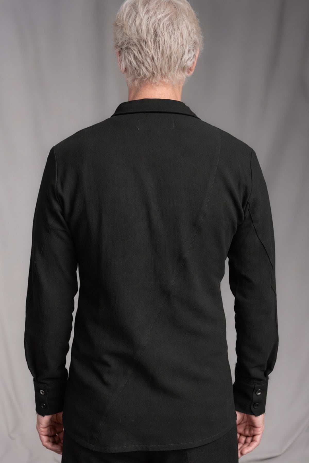eigensinnig wien | Kreidekreis | Asymmetrisches schwarzes Designer-Hemd für Herren aus fester Baumwolle