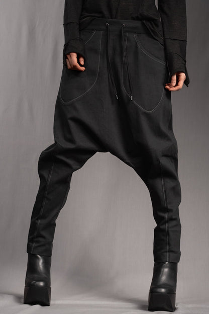 eigensinnig wien | Krummholz | Avantgardistische Drop-Crotch Hose aus schwarzer Baumwolle