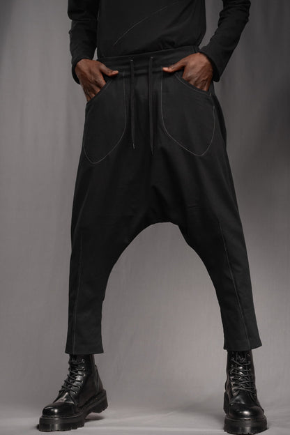 eigensinnig wien | Krummholz | Avantgardistische Drop-Crotch Hose aus schwarzer Baumwolle