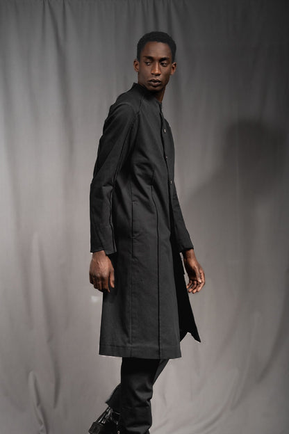 eigensinnig wien | Kubin | Außergewöhnlicher, leichter Herren Designer Mantel aus schwarzer Baumwolle