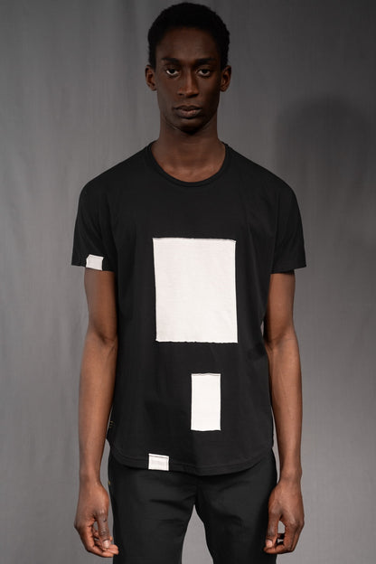 eigensinnig wien | Kuss | Außergewöhnlich geschnittenes Baumwoll-T-Shirt mit avantgardistischem Design