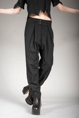 eigensinnig wien | Leontion | Designer Baggy Pants für Damen aus Baumwolle in Schwarz