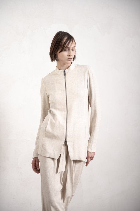 eigensinnig wien | Mayröcker | Sommerliche Damen Zipperjacke aus leichtem Leinen in beige